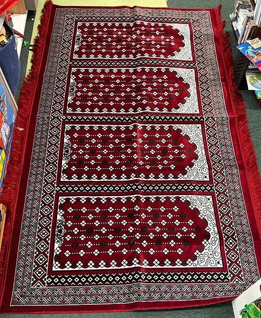 4 Person Large Style Turkish Prayer Rug (image 2)